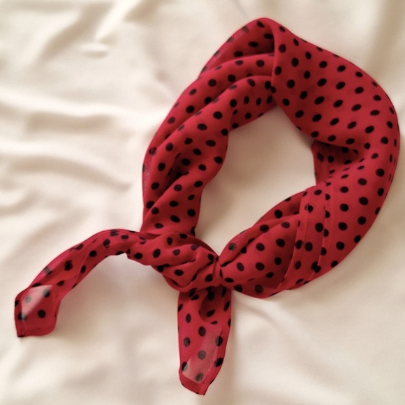 🍎19.5"X19" Silk Gorgette Square Scarf Red Black Polkadot Print - Picture 4 of 5
